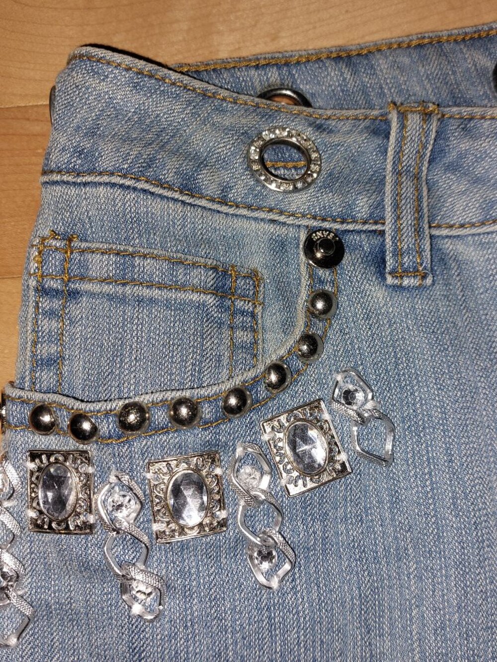 VNTG Boston Proper Rhinestone Embroidered Low Rise Bootcut Jeans Size 2 Bling